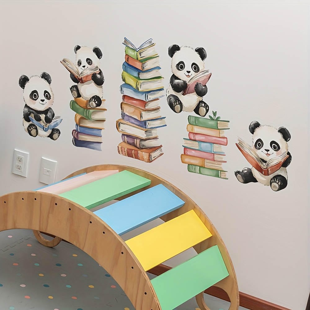 Interior Design School - Panda dos desenhos animados ler livro